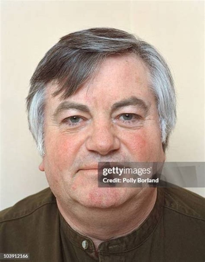 Fame | Roger Cook (journalist) net worth and salary income estimation Jan, 2024