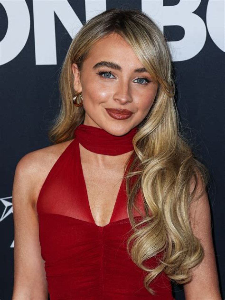 Sabrina Carpenter Net Worth, Age, Height, Bio, Birthday, Wiki!
