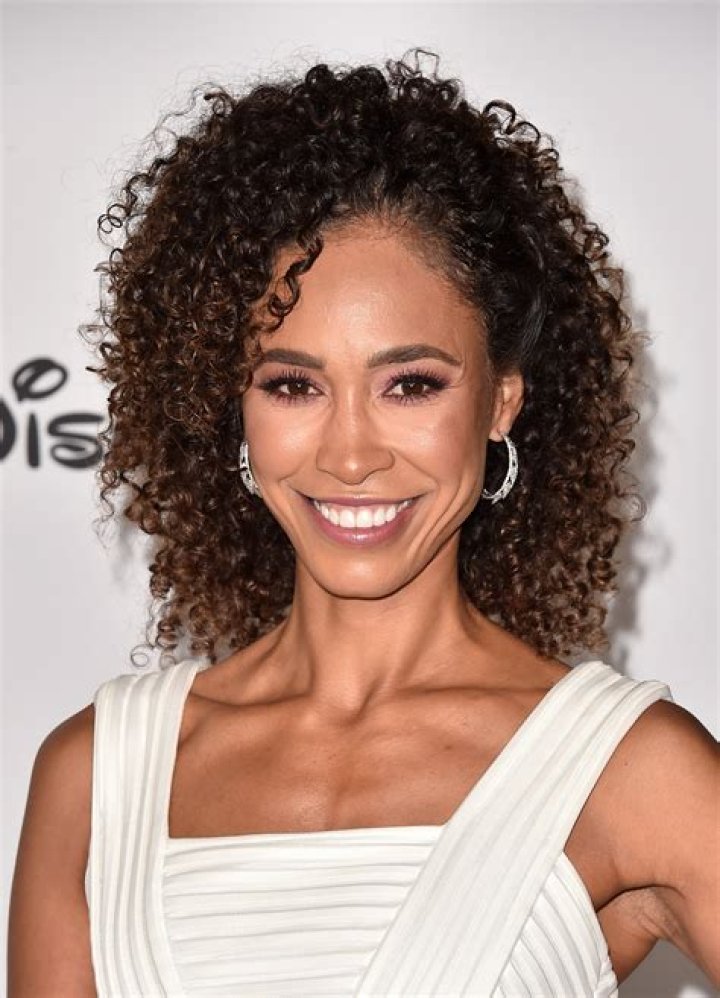 Fame | Sage Steele net worth and salary income estimation Apr, 2024