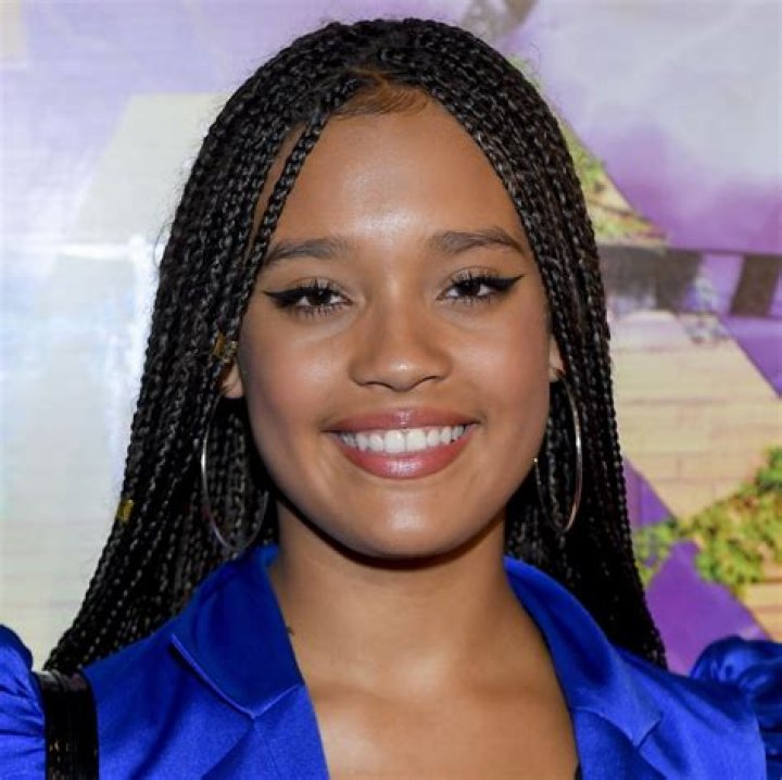 Sara James Net Worth, Age, Height, Bio, Birthday, Wiki!