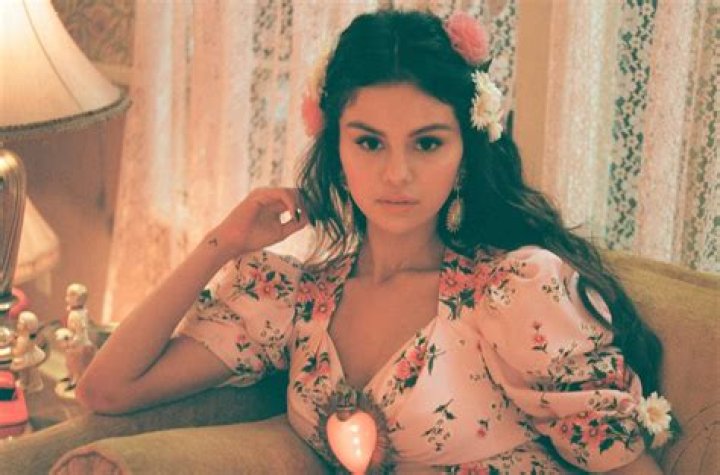 Selena Gomez releases first Spanish language-single "De Una Vez"