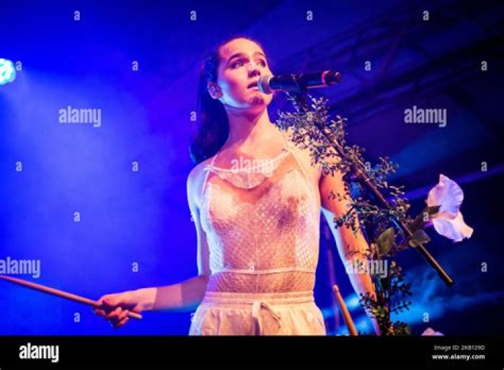 Sophie Hawley-Weld Net Worth, Age, Height, Bio, Birthday, Wiki!