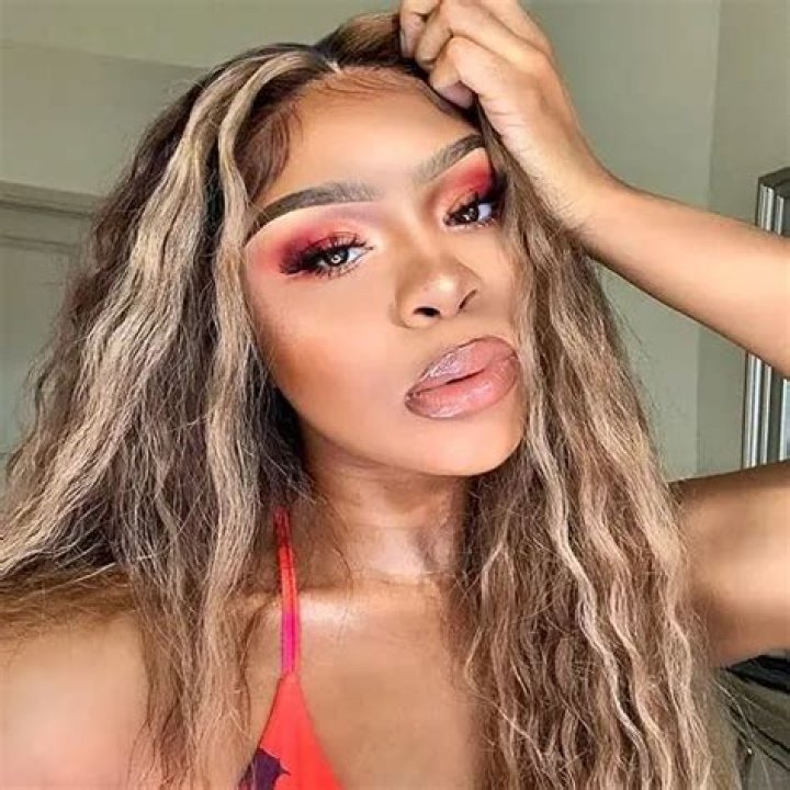 Sophiology Biography: Age, Pictures, Net Worth, Boyfriend, Juice Diet, YouTube, Real Name