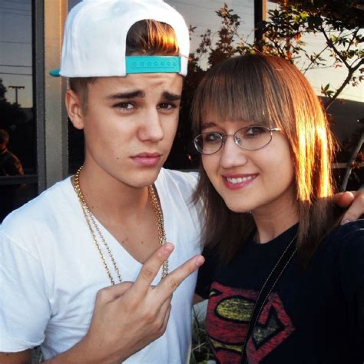 Stalker Sarah - Net Worth, Age, Height, Birthday, Bio, Wiki!