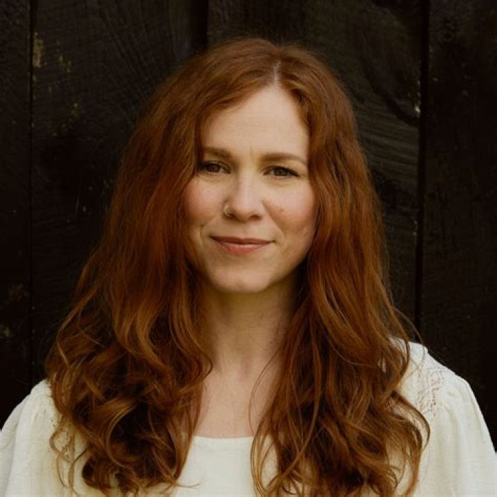 Steffany Gretzinger » Age, Net Worth, Family, Bio, News