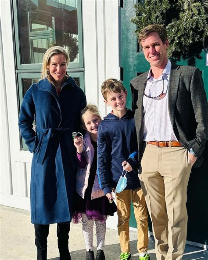 Susanna Hoffs’s Husband: Who is Susanna Hoffs Dating?