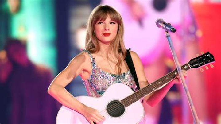 Taylor Swift teams up with Sugarland for breakup song "Babe"