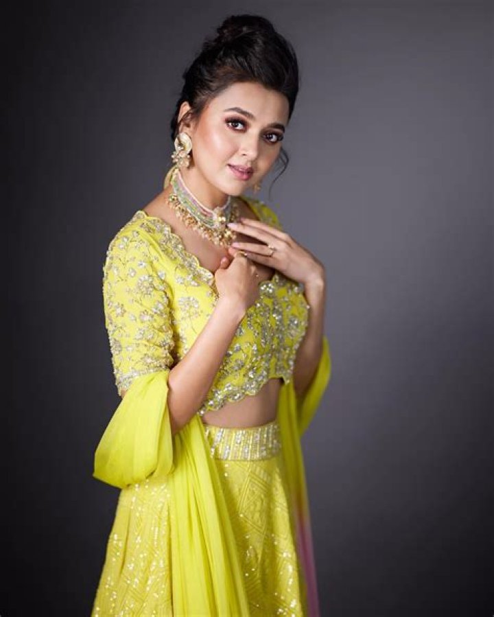 Tejasswi Prakash - Net Worth, Age, Height, Birthday, Bio, Wiki!