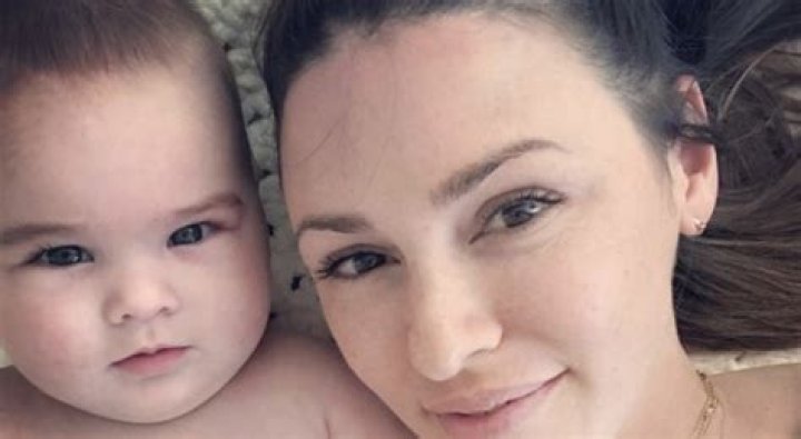 The Young and the Restless Spoilers: Elizabeth Hendrickson Begins Jewelry Collection For Baby Daughter – Soap Stars React