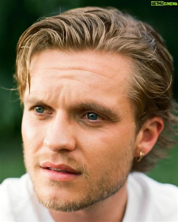 Tom Glynn-Carney Net Worth, Age, Height, Bio, Birthday, Wiki!