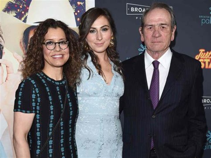 Tommy Lee Jones Net Worth, Spouse or Wife – Dawn Laurel-Jones and Children