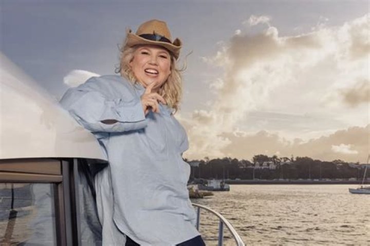 Urzila Carlson - Net Worth, Age, Height, Birthday, Bio, Wiki!