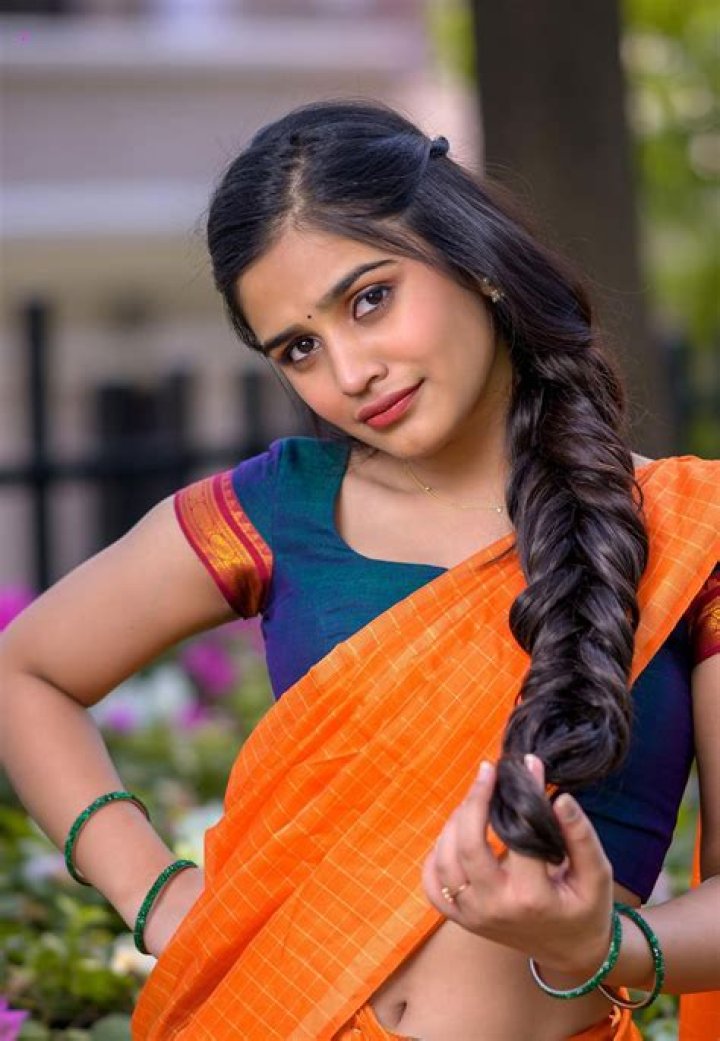 Varsha Dsouza- Net Worth, Bio, Age, Nationality, Boyfriend, Height, Career