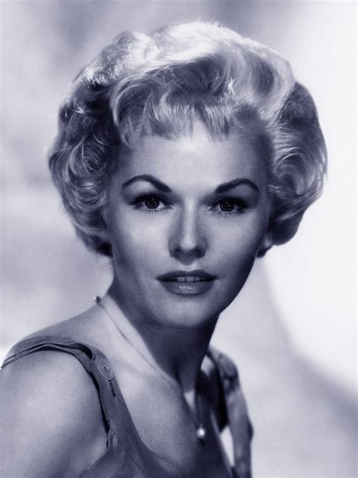 Whitney Blake Net Worth, Age, Height, Bio, Birthday, Wiki!