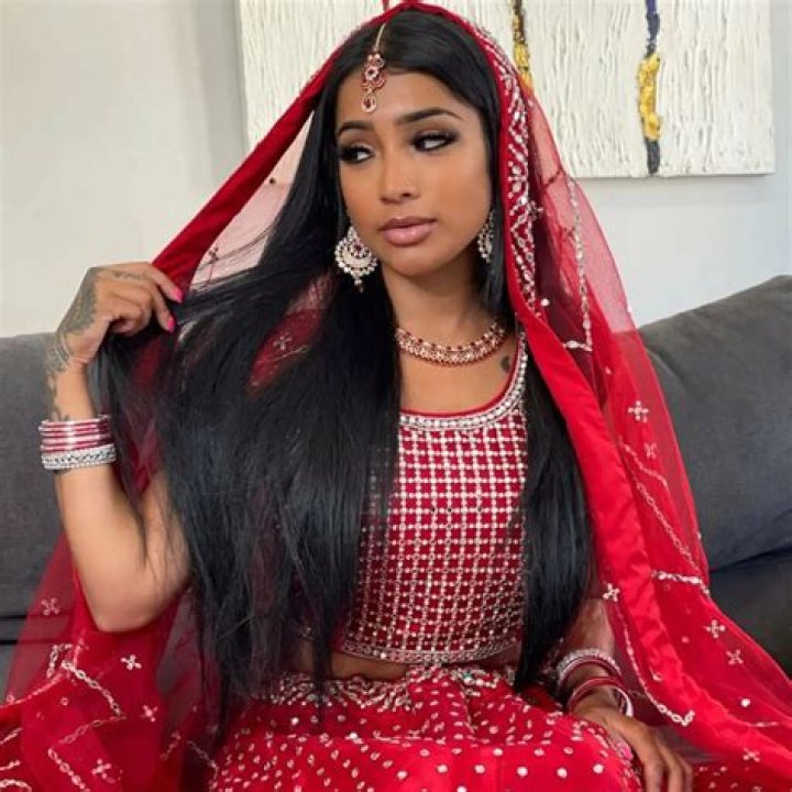 Yasmina Net Worth, Age, Height, Bio, Birthday, Wiki!